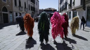 “The Party Wall”, performance, Venezia, 2019, presentata per la mostra Handle With Care, ph. Luca Pili, Courtesy Corinne Mazzoli