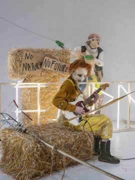 Farm Fatale - Philippe Quesne 
Münchner Kammerspiele
Avec : Peter Brombacher, Leo Gobin, Stefan Merki, Damian Rebgetz, Julia Riedler