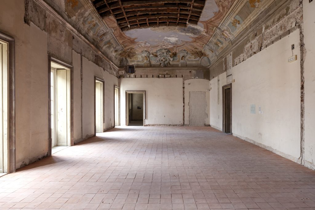 Renato Leotta, Notte di San Lorenzo, 2018, terracotta, gravity , installation view at Manifesta 12, Palazzo Butera, Palermo , © photo Sebastiano Pellion di Persano