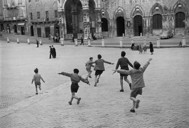 ITALY. 1953.
Tuscany region. Town of Siena.